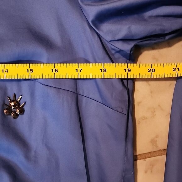NWT Jane and Delancey womens Sz M Blue 3/4 Bell Sleeve V-Neck Embellished Blouse - Picture 12 of 14